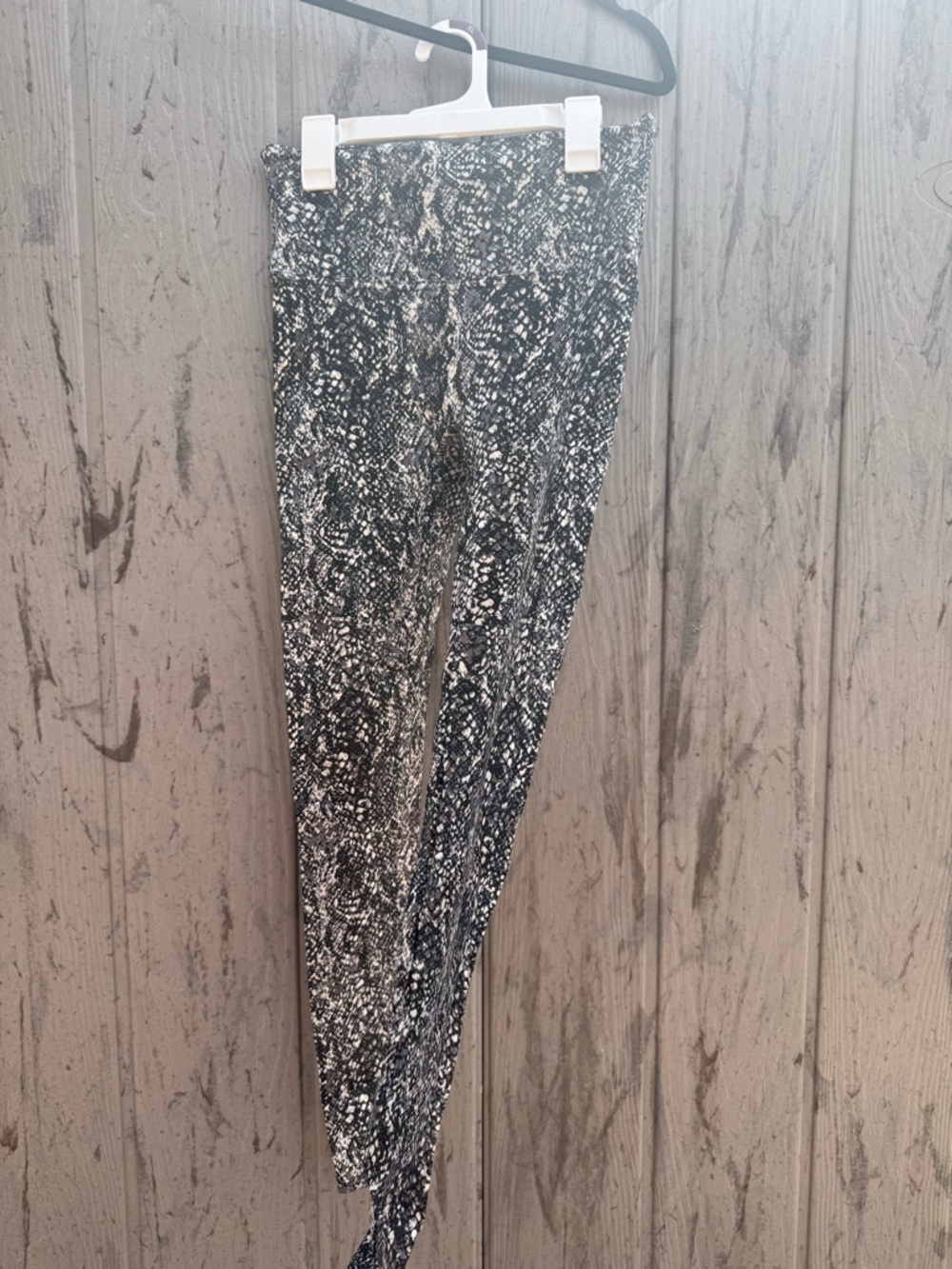 Women’s Black & White Printed Skinny Leggings